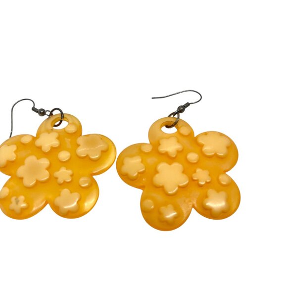 VINTAGE LUCITE FLOWER POWER EARRINGS YELLOW POP ART 60S 80S GROOVY STATEMENT - Picture 5 of 13